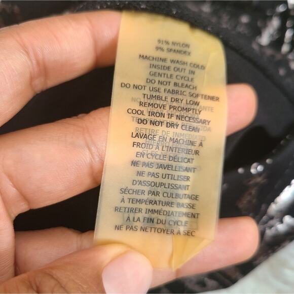 Betsey Johnson  Black And Silver Foil Print Capri Leggings NWT Small - Picture 4 of 10